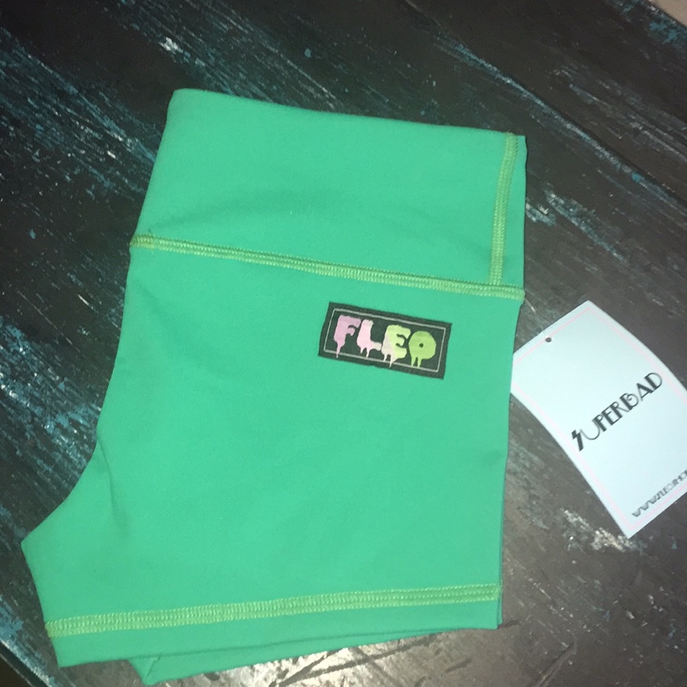 NWT Monster Fleos